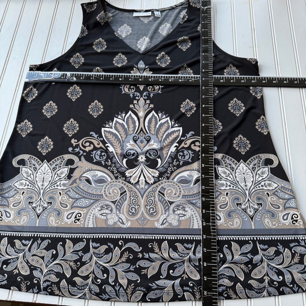Susan Graver Liquid Knit V-neck tank top black and tan paisley pattern size 2X - Picture 8 of 9